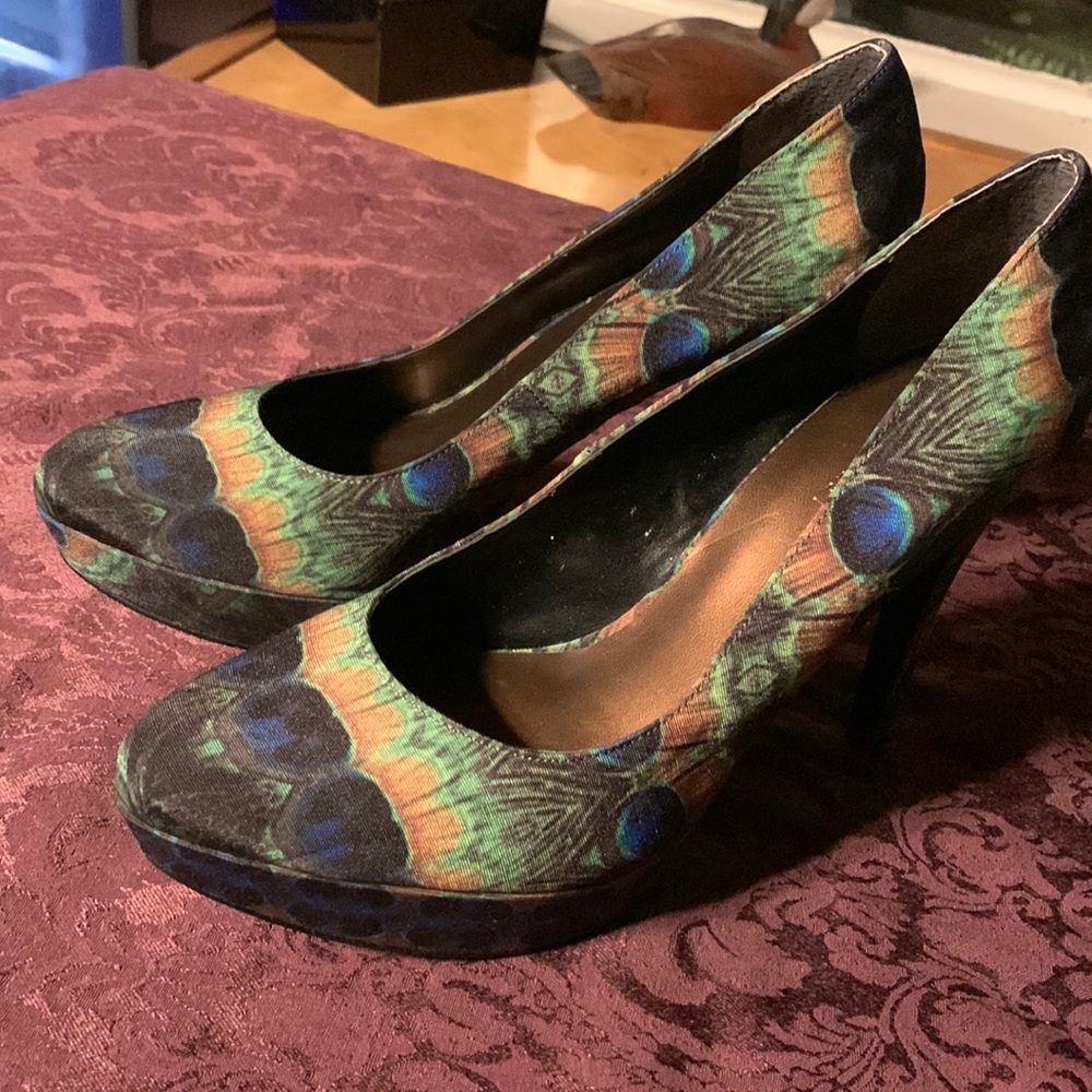 Peacock pumps! Sz 8